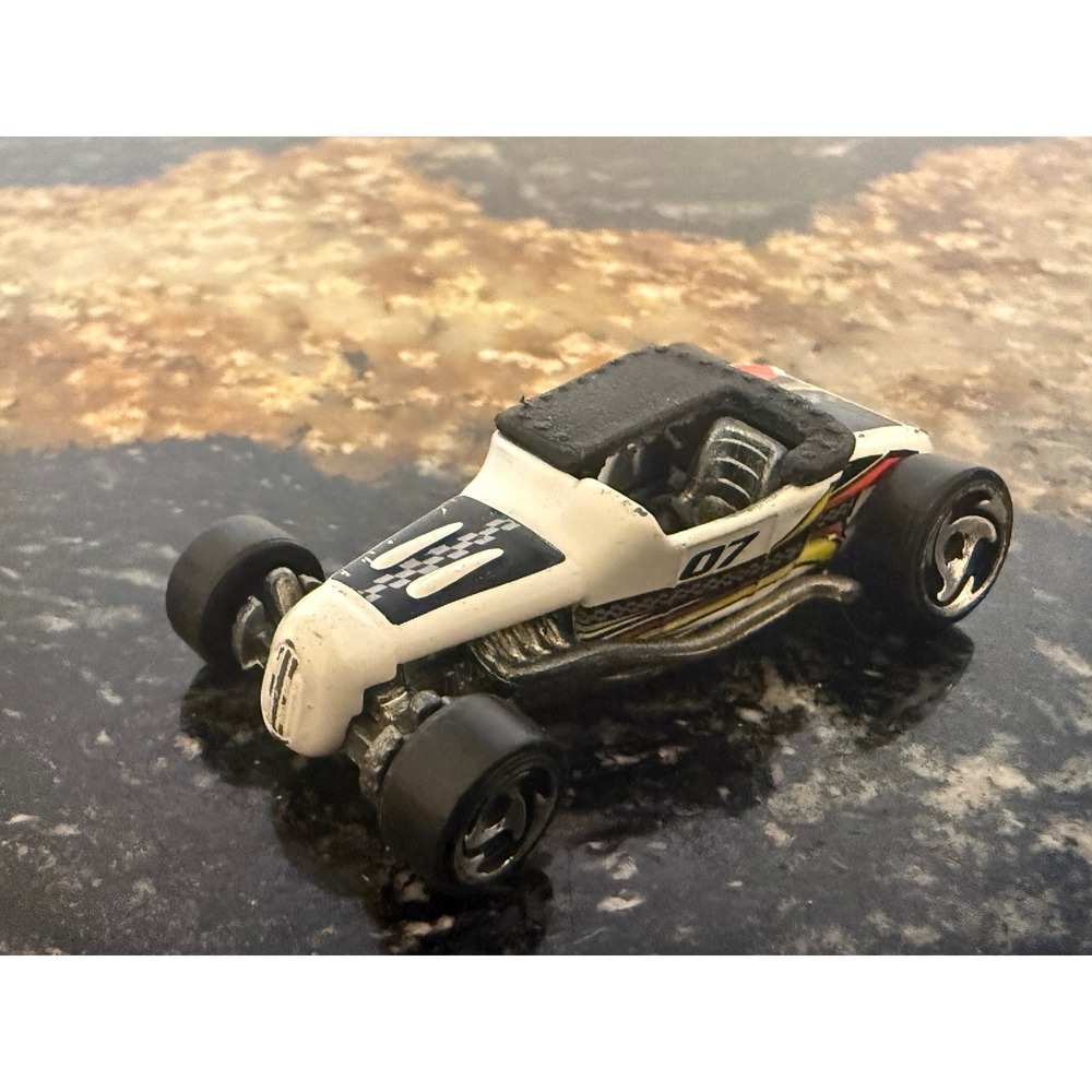 Hot Wheels Track TV 07 White Race Car Diecast Toy Vehicle